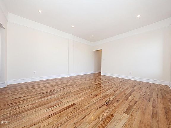 4th image of 3420 32nd St APT 4A