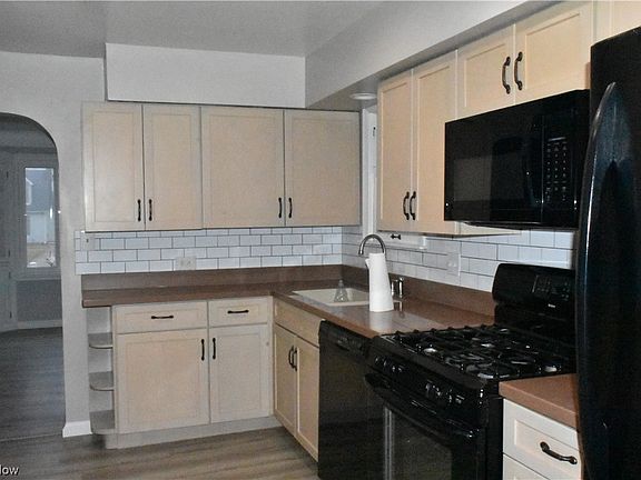 3rd image of 34034 Victor Dr