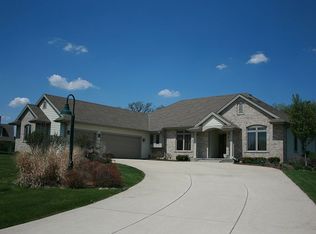 310 Cypress Point, North Prairie, WI 53153