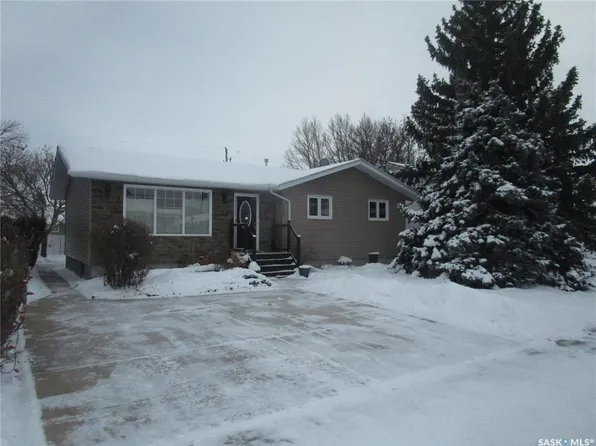 1003 1st STREET W, Assiniboia, SK S0H 0B0