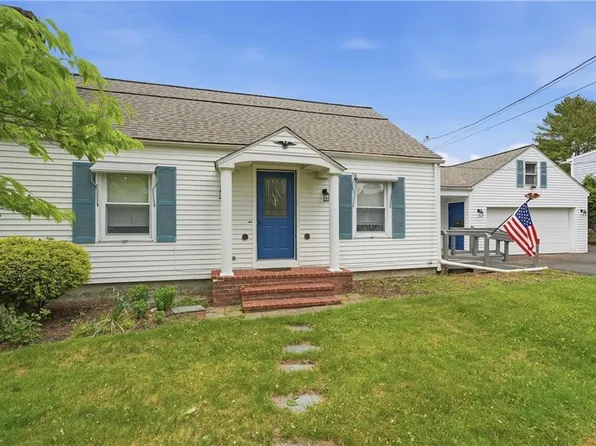 24 Seymour St, Warren, RI 02885