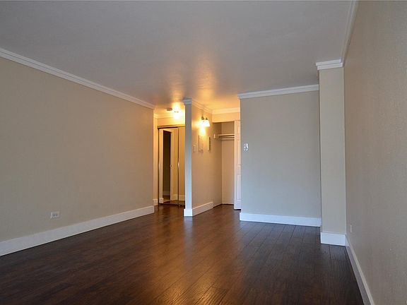 3rd image of 1033 Colorado Blvd