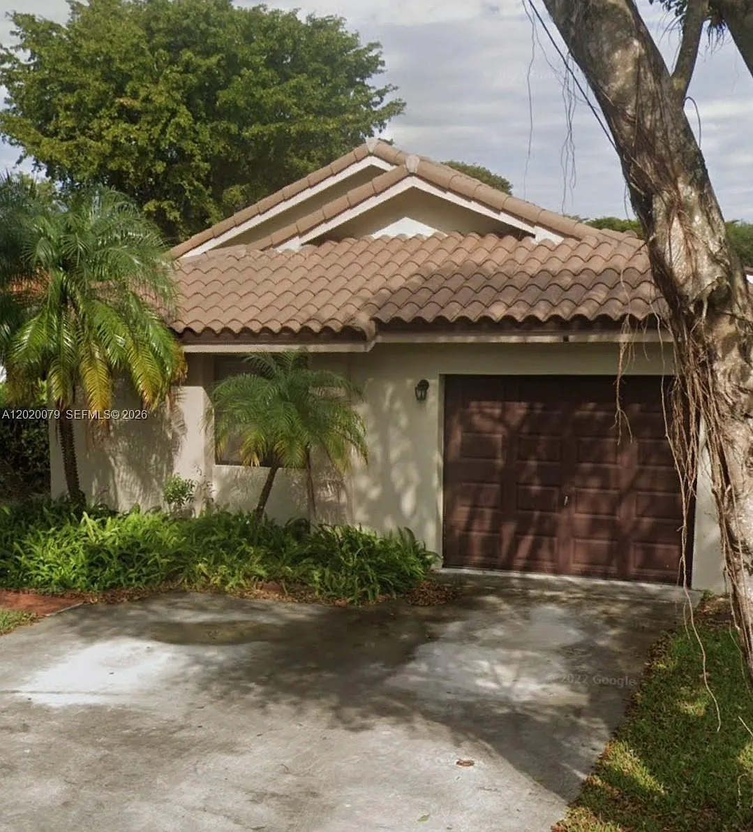Photo 1 of 3 - 13611 SW 103rd St - Miami, FL Primary Photo - 13611 SW 103rd St