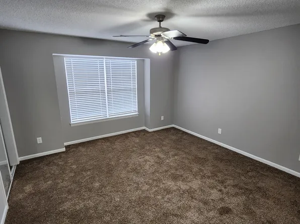 10530 E 46th Ter, Kansas City, MO 64133