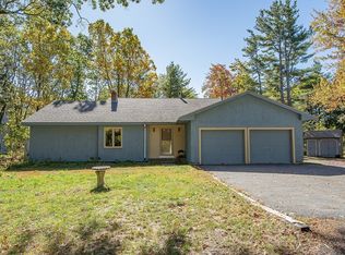 45 Meetinghouse Hill Rd, Sterling, MA 01564