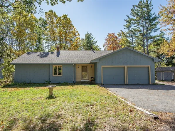 45 Meetinghouse Hill Rd, Sterling, MA 01564
