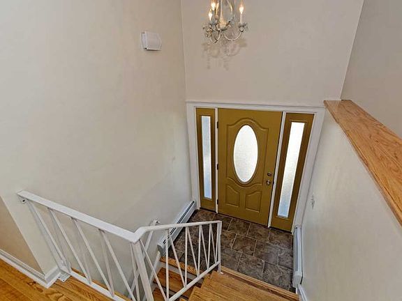 3rd image of 12 Gadsen Ct