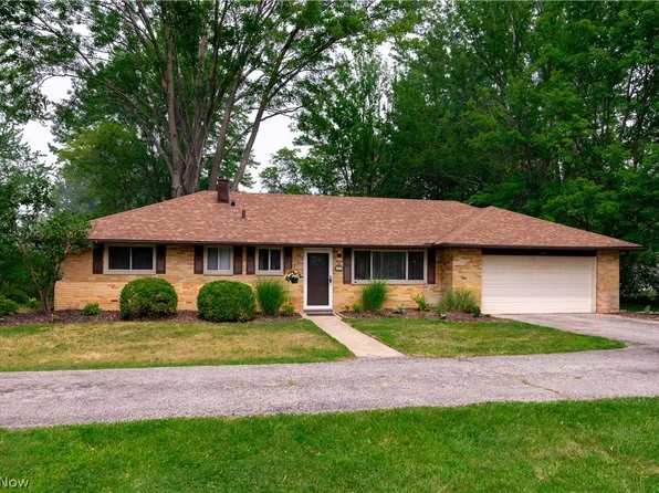 33 Oviatt Dr, Northfield, OH 44067