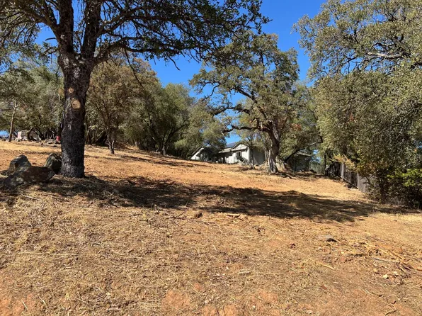 819 Live Oak Dr, Angels Camp, CA 95222