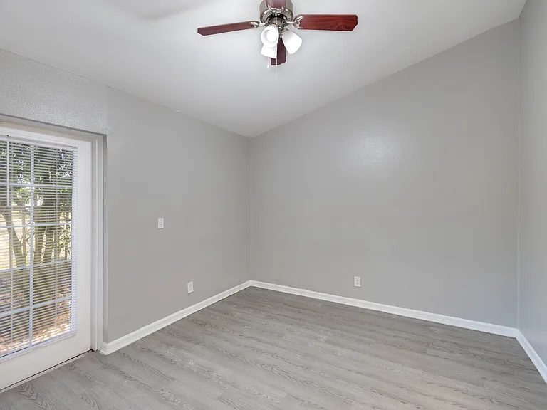 Woodside Villas Apartments — Photo 4