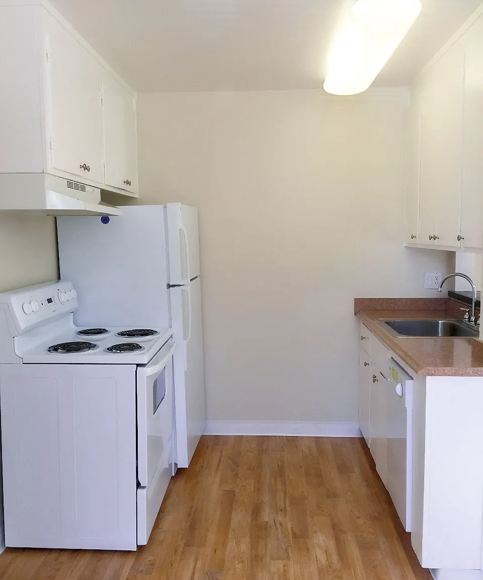 Fontainbleau Apartments — Photo 2
