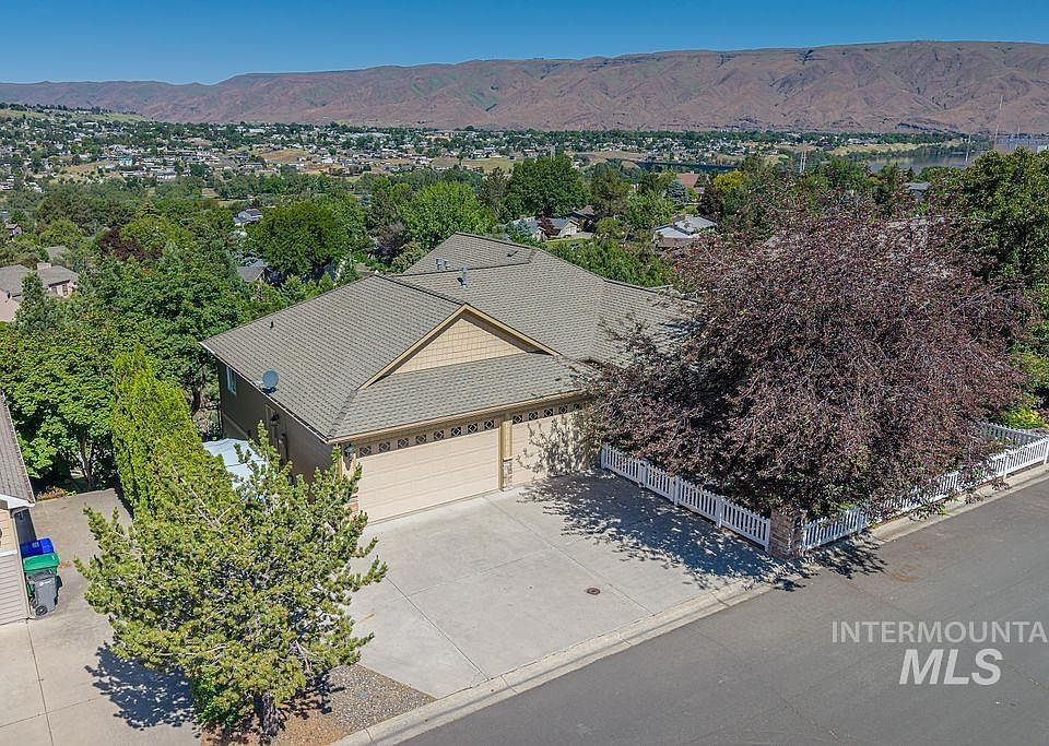 1st image of 227 Reservoir Dr