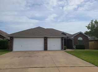 1717 SW 33rd St, Moore, OK 73160