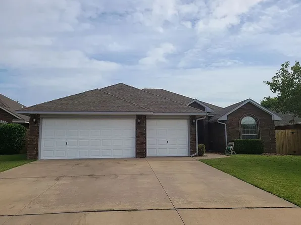 1717 SW 33rd St, Moore, OK 73160