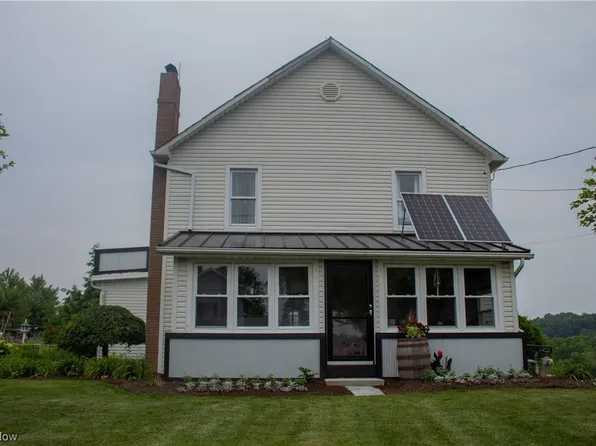 1255 Cherry Ridge Dr SW, Sugarcreek, OH 44681