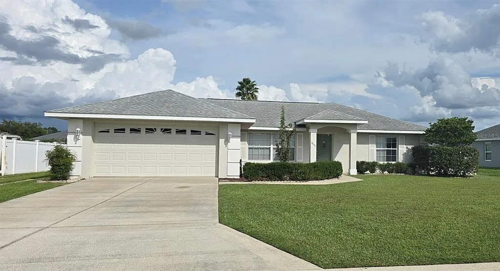 4 bed, 3.0 bath, 1969 sqft, $2,400 — Photo 1