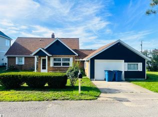 2009 Sunnyside Dr, Cadillac, MI 49601