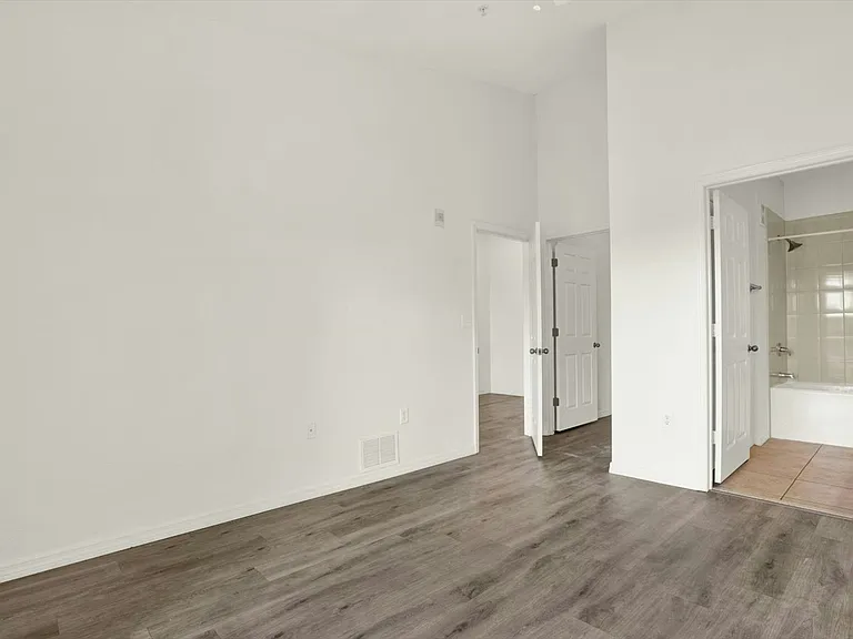 10201 Courtney Palms Blvd #304 — Photo 15