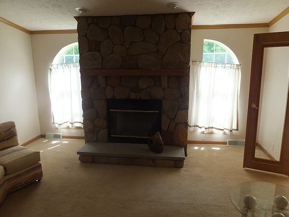 3rd image of 8335 Hickory Tree Dr