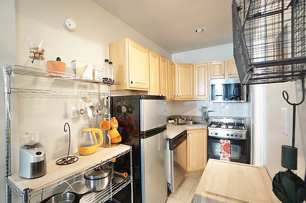 Rented by BRICK & GALO REALTY CORP | media 10