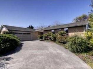 910 S Locust Ln, Tacoma, WA