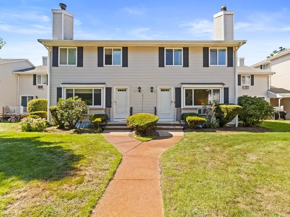 10 Erick Rd APT 32, Mansfield, MA 02048
