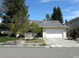 2311 S Hampton Cir, Santa Rosa, CA 95401