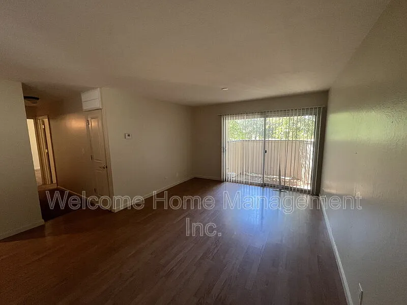 2 bed, 1.0 bath, 902 sqft, $2,295 — Photo 3