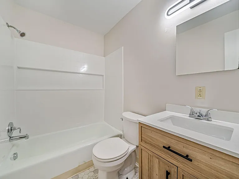 Brooklane Manor Apartments — Photo 71
