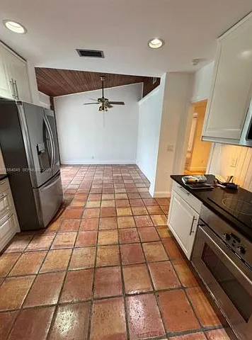 5801 SW 100th St — Photo 3