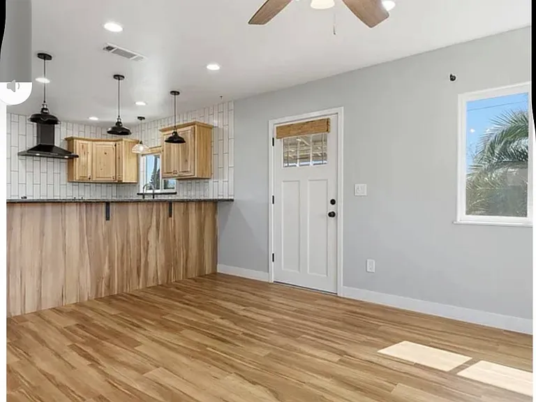 2702 E Goshen Ave #A — Photo 14