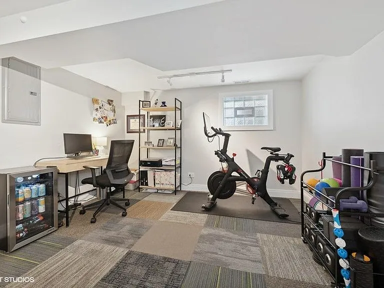 3232 N Troy St — Photo 13