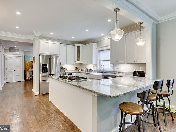 3rd image of 6920 Mount Daniel Dr