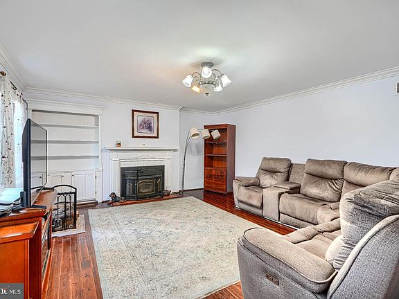 3rd image of 1008 Hughes Shop Rd