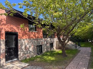 981 Lola St E, Ottawa, ON K1K 3P4