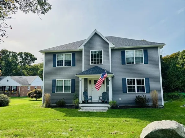 215 Metacom Ave, Bristol, RI 02809