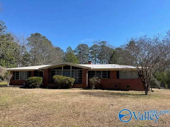 705 S River St, Centre, AL 35960