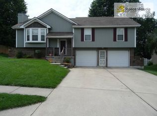 19113 E Roxsbury Ln, Independence, MO 64058