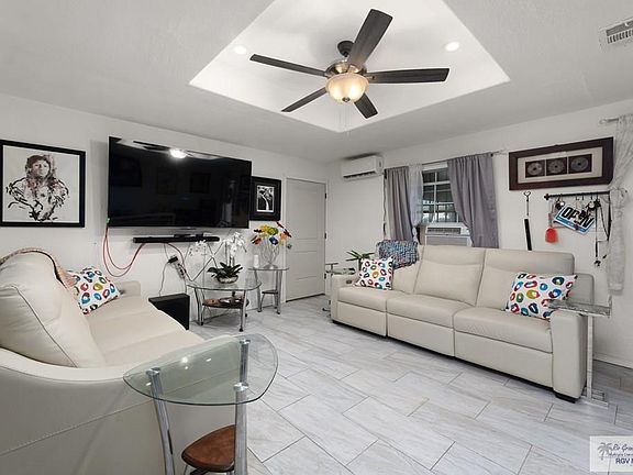 3rd image of 3806 Valle Escondido Cir