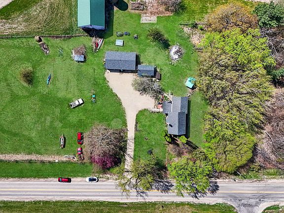 4th image of 13730 Center Rd
