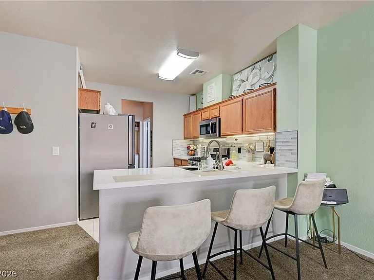2050 Los Feliz St #183 — Photo 18