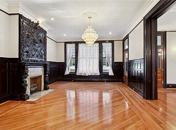 2nd image of 7111 Saint Charles Ave