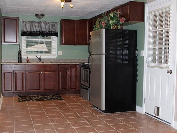 3rd image of 206 Belmore Dr