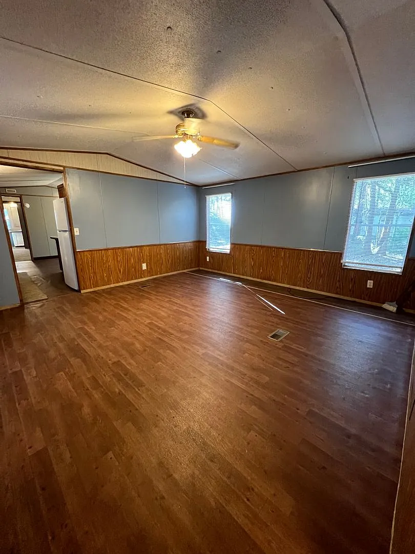 Coming Soon 2 bedroom 2 bathroom single wide mobile home. — Photo 3
