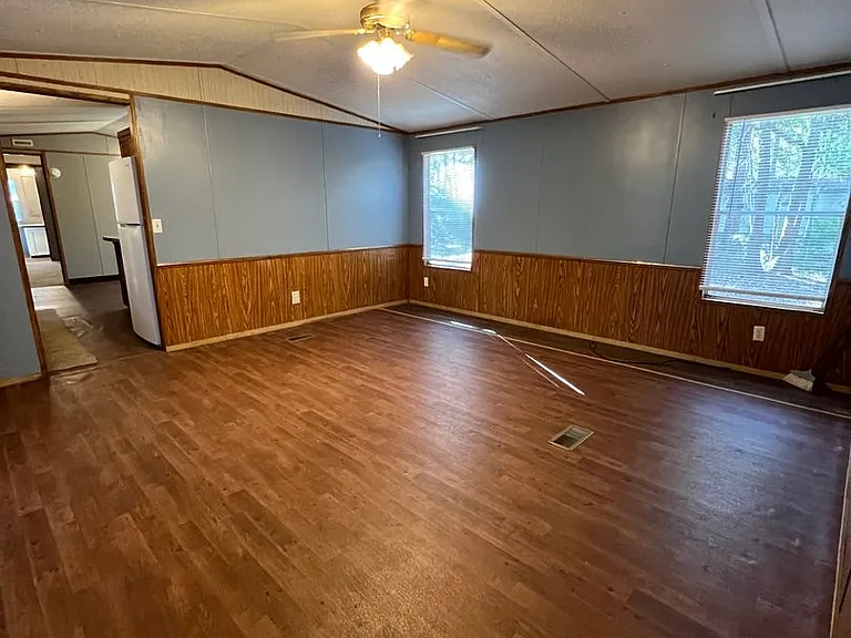 103 Thompson Rd — Photo 3