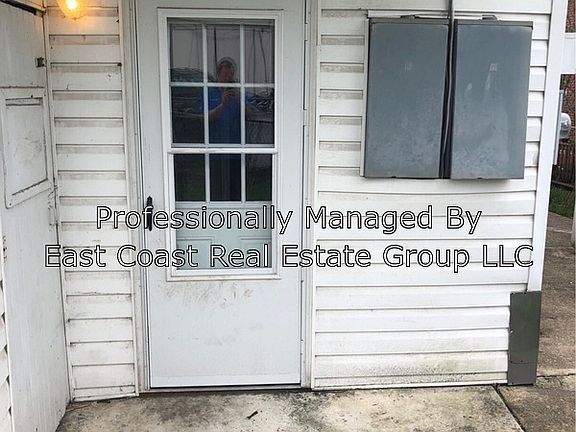 3rd image of 638 W Washington St APT 3