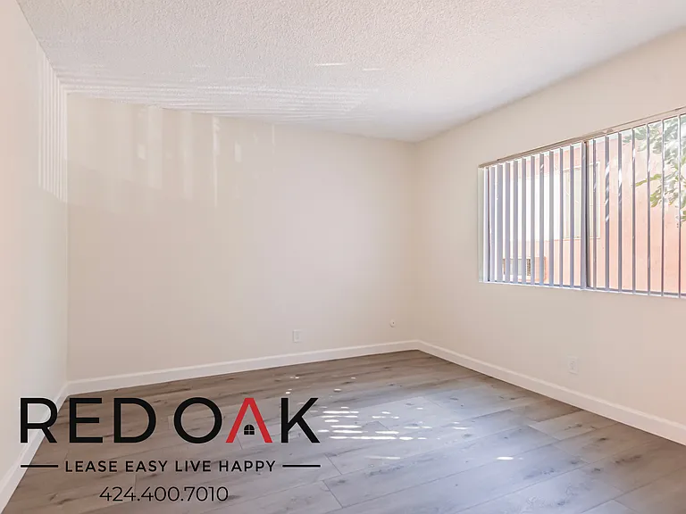1545 N Bronson Ave #105 — Photo 7