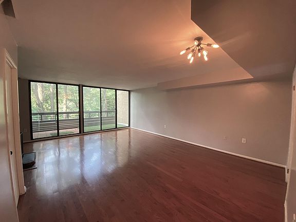 Spacious & Sunny Living and Dining Area