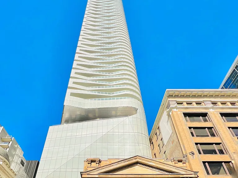 197 Yonge St #2202 — Photo 1