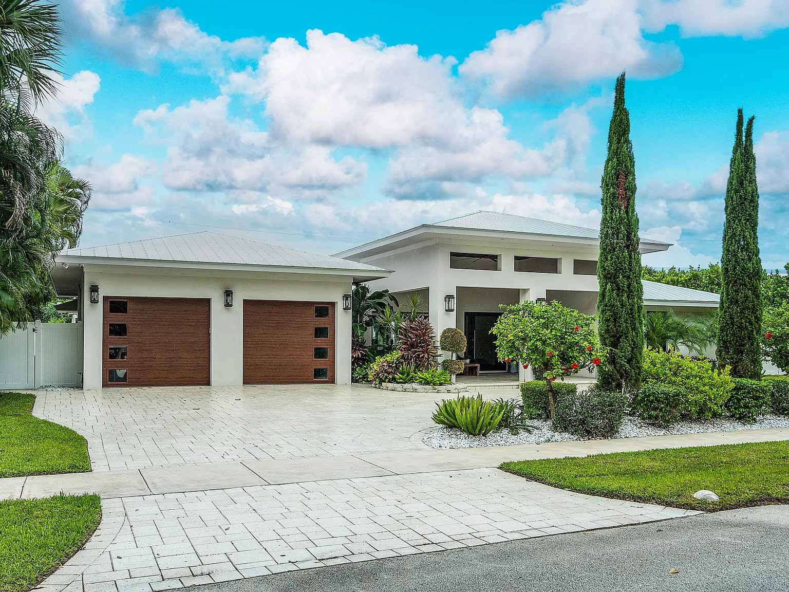 4 bed, 3.5 bath, 3466 sqft, $15,000 — Photo 3